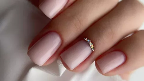 Prestation d'onglerie, Kristy Deianu, à Nice