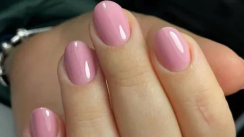 Prestation d'onglerie, Kristy Deianu, à Nice