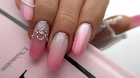 Prestation d'onglerie, Kristy Deianu, à Nice