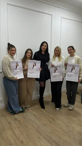 Cette semaine nous avons fini une formation base niveau 1 manucure russe et Popits , Nice, KRISTY DEIANU