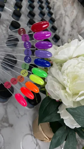 Découvrez notre nouvelle gamme d'acrygène liquide : 24 couleurs pour des extensions d'ongles parfaites, Nice, KRISTY DEIANU