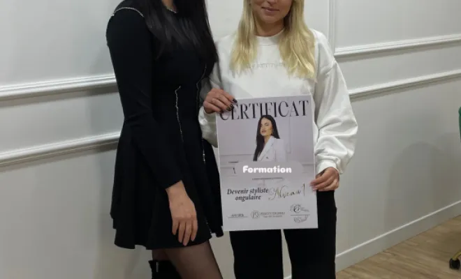 Cette semaine nous avons fini une formation base niveau 1 manucure russe et Popits , Nice, KRISTY DEIANU