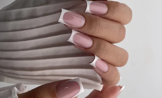  La Macro Lens avec éclairage intégré pour les ongles et pour les cils., Nice, KRISTY DEIANU