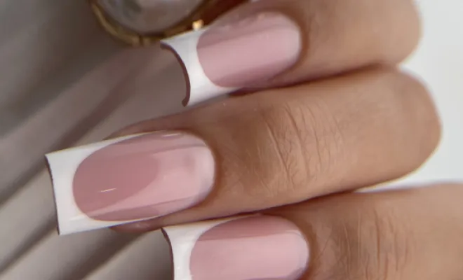  La Macro Lens avec éclairage intégré pour les ongles et pour les cils., Nice, KRISTY DEIANU