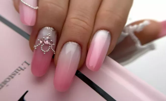 Réalisation de Nail Art avec supplément French, Nice, KRISTY DEIANU